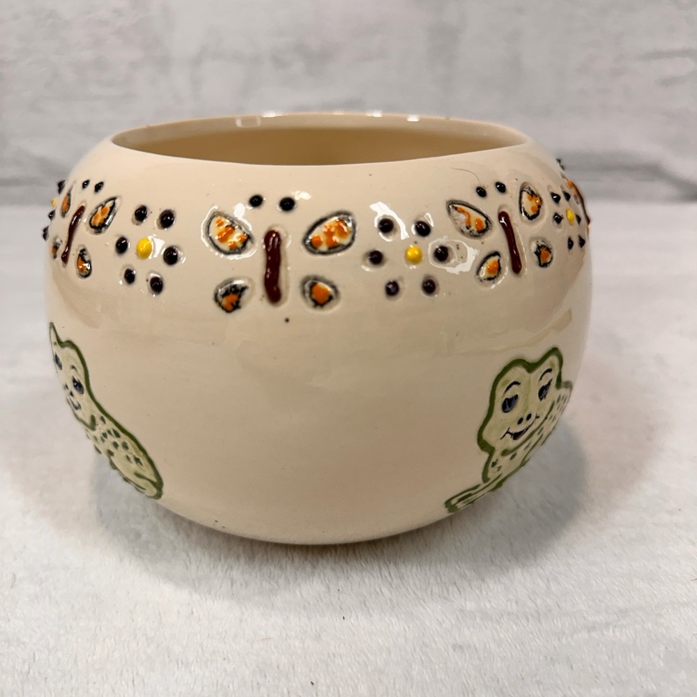 Aboriginal Dot Studio Art Pottery Frog Heart Eyes Butterfly Floral Pot Lily Pads - Picture 11 of 16